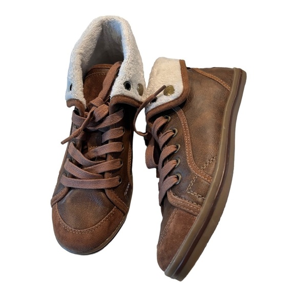 Call it Spring Urias Cognac Girls Size 6 Vegan Faux Fur Lined Lace Up Boots NIB - Picture 5 of 16